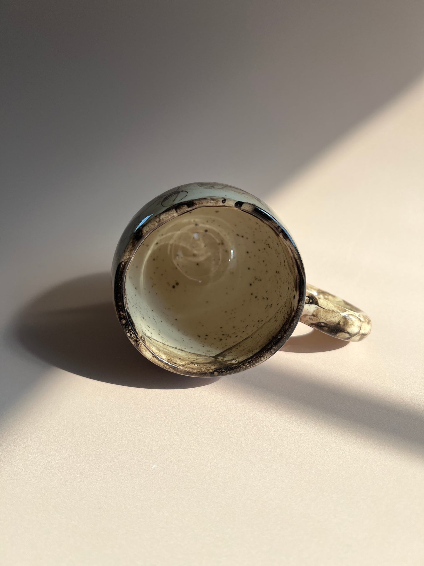 Red Seal Marble . Luna Loop Mug