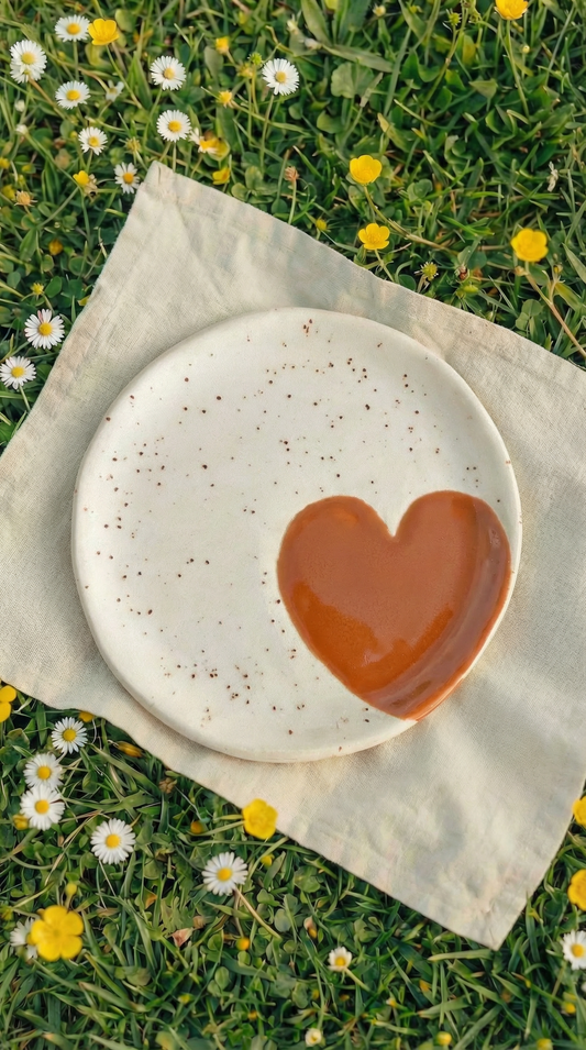 Love Speckled Beige. Plate