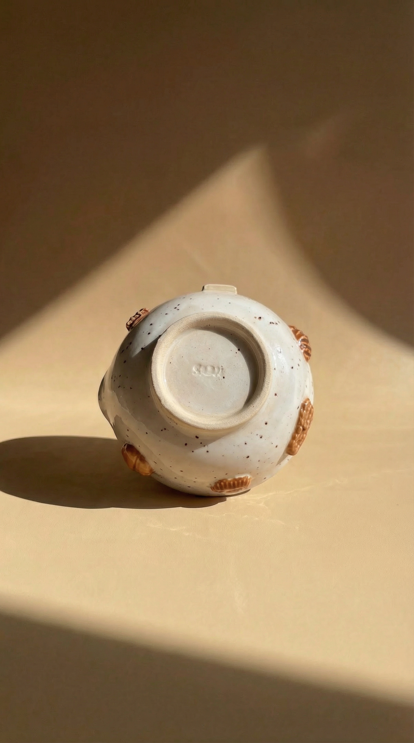 Croissant Club. Pebble Mok